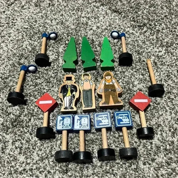 Thomas & Friends Wooden Railway People, Signs, Trees Accessories Lot 15 - Picture 1 of 11